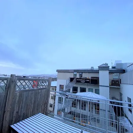 Ferienwohnung Penthouse On The Main Street, Town Center Akureyri Exterior foto