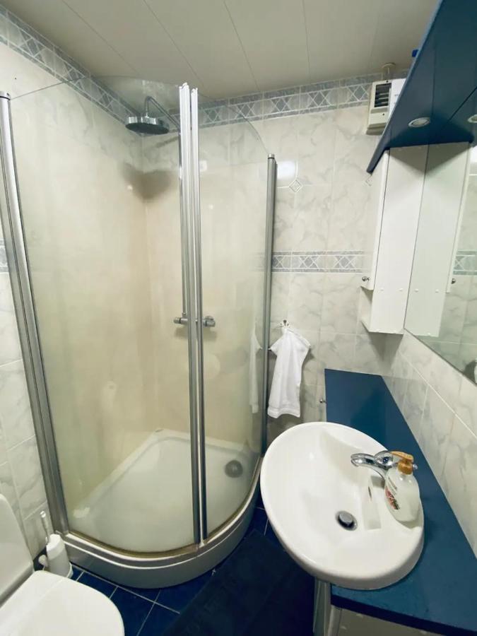 Penthouse On The Main Street, Town Center Apartment Akureyri